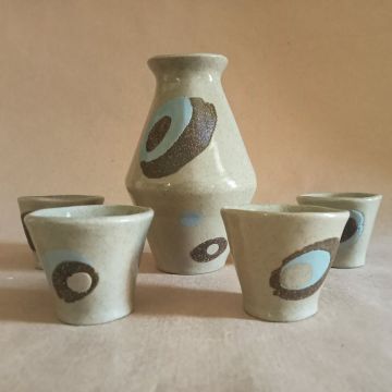 Servizio da sake composto da bottiglia e 4 bicchierini