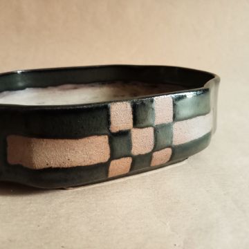 Vaso a forma di nuvola smaltato nero con decorazione geometrica