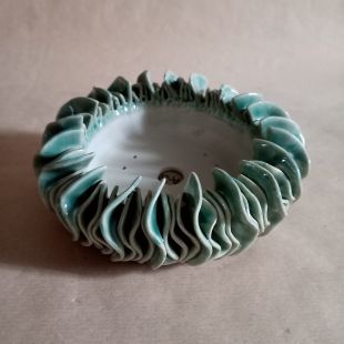 Vaso bonsai rotondo che ricorda un anemone marino in gres smaltato turchese