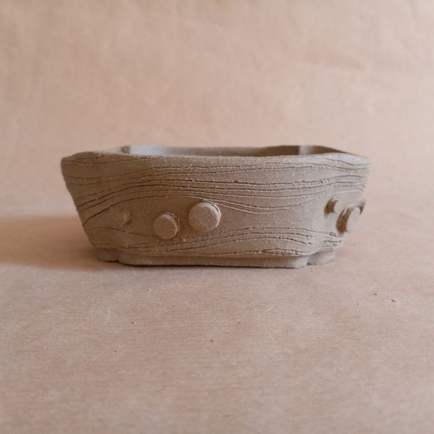 Piccolo mokko in gres non smaltato con decorazione Liberty.  Adatto a bonsai di piccole dimensioni (shohin bonsai) o a composizioni d'erbe (kusamono)