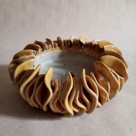 Vaso bonsai a forma di anemone marino, smalto giallo, in gres, pezzo unico