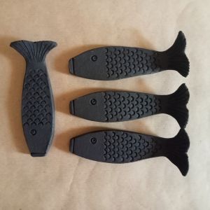 Poggia posate o bacchette a forma di carpa in gres nero