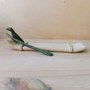 Okimono tenpai zattera, remo e cormorano