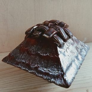 Brucia incensi a forma di capanna giapponese