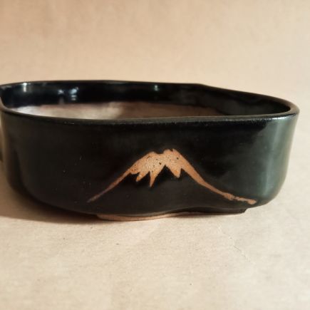 Vaso a forma di nuvola smaltato nero con Fuji e bambù