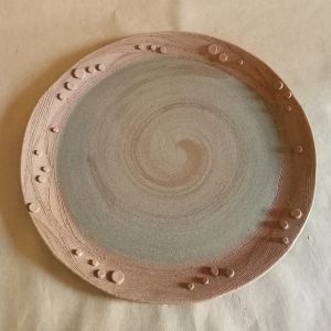 Piatto da portata o da dolce in gres con motivo a rilievo