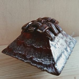 Brucia incensi a forma di capanna giapponese