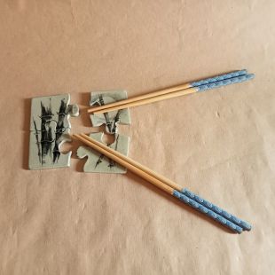 Poggia posate o bacchette a forma di puzzle in gres dipinto con bambu  tipo sumi-e