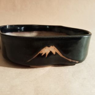 Vaso a forma di nuvola smaltato nero con Fuji e bambù